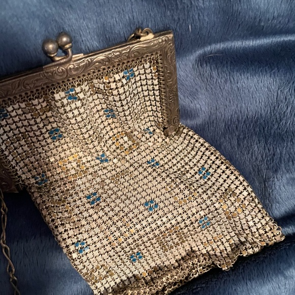 Antique Whiting & Davis enamel mesh wristlet - Picture 4 of 6